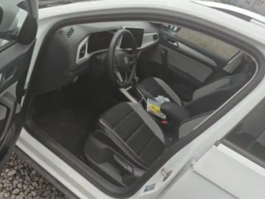 Volkswagen T-Roc 2024