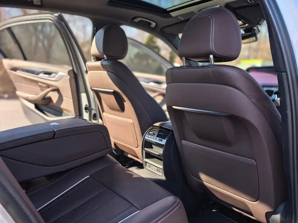 BMW 5 Series 2021 — фото 10
