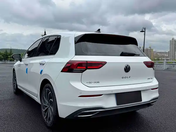 Volkswagen Golf 2021