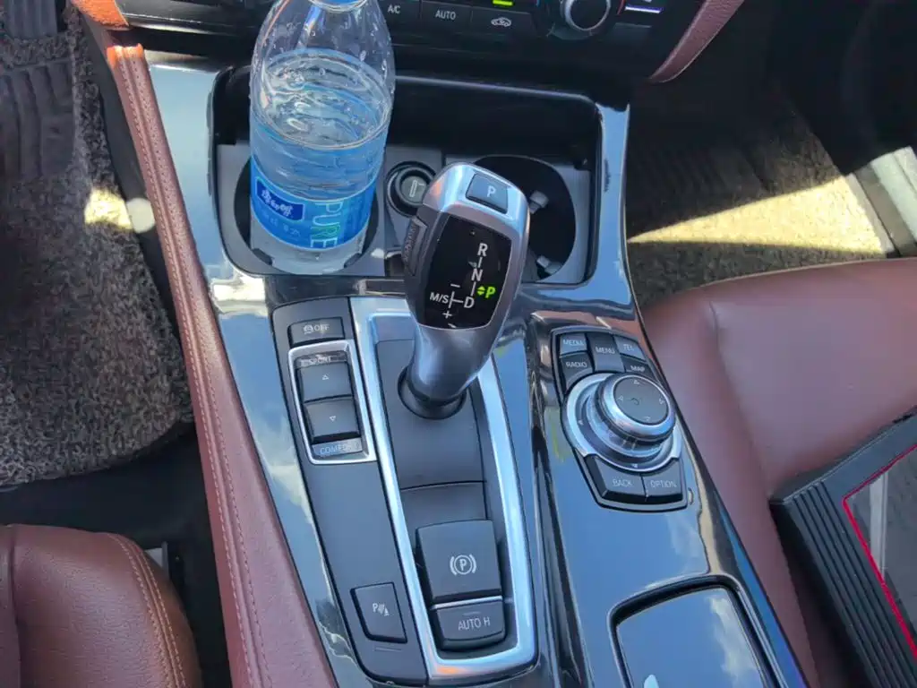 BMW 5 Series 2016 — фото 14