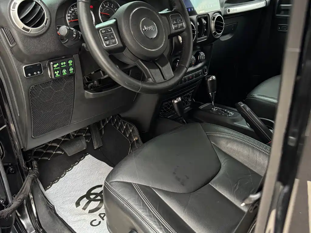 Jeep Wrangler 2016 — фото 10