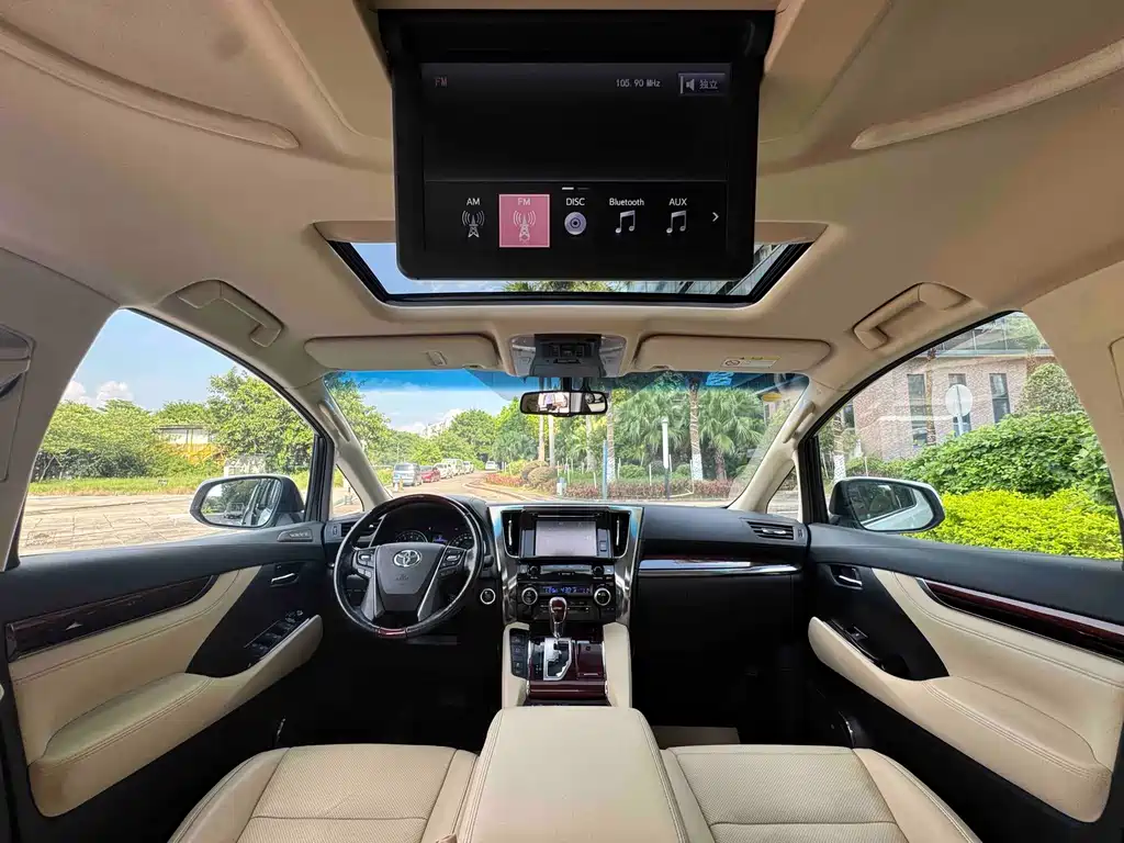 Toyota Alphard 2017 — фото 8