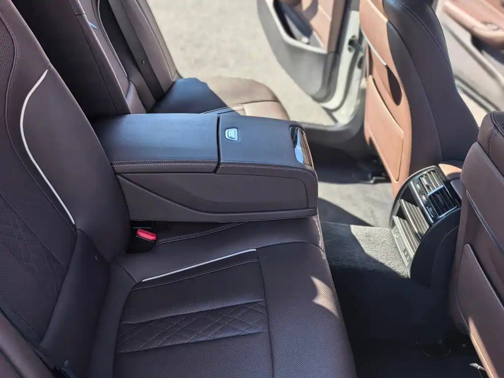 BMW 5 Series 2021 — фото 14