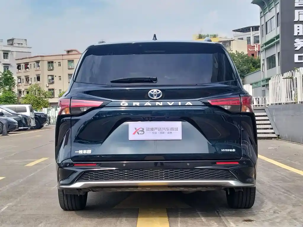 Toyota Granvia 2023