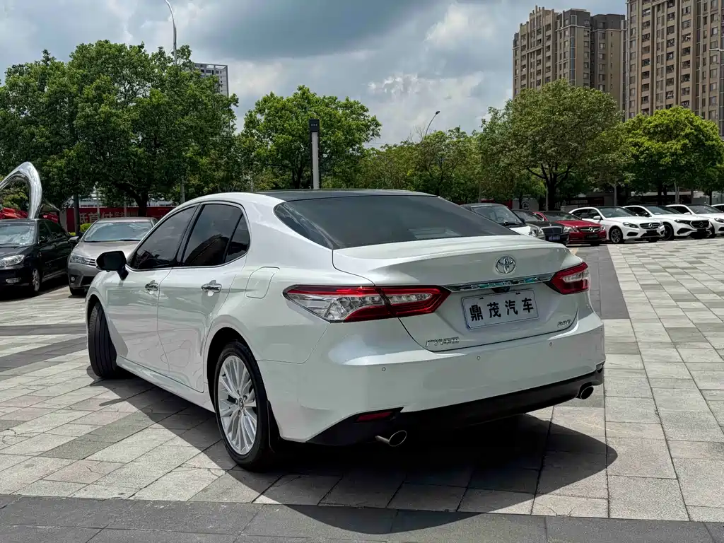 Toyota Camry 2020 — фото 8