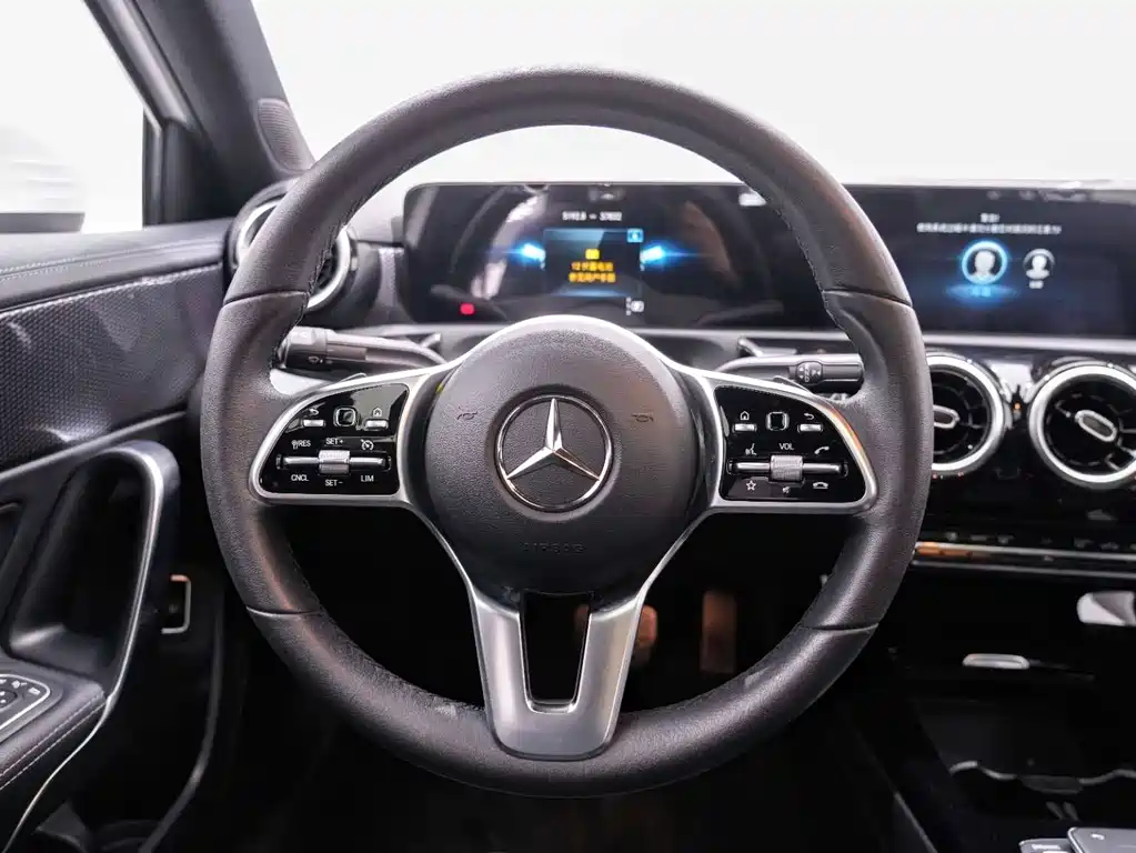 Mercedes-Benz A-Class 2022 — фото 18