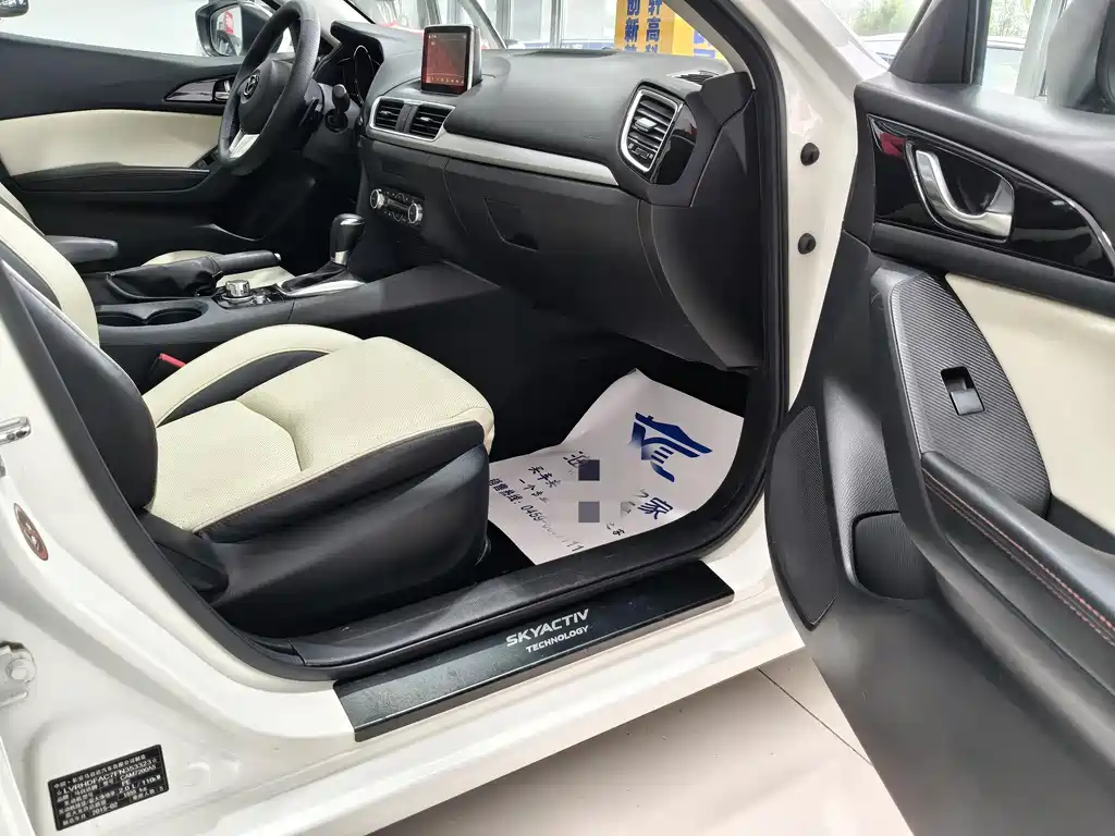 Mazda 3 Axela 2015 — фото 11