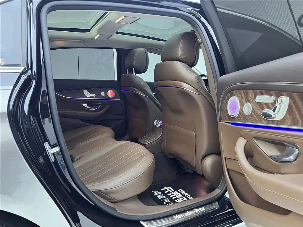 Mercedes-Benz E-Class 2023 — фото 25