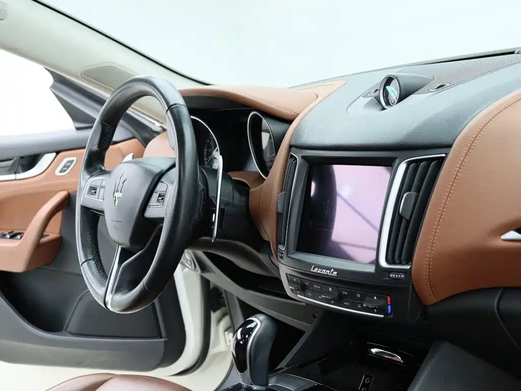 Maserati Levante 2018 — фото 12