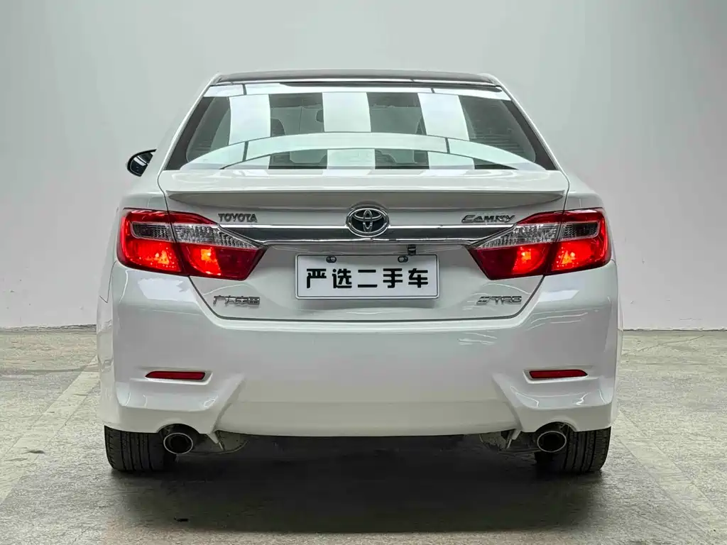 Toyota Camry 2014 — фото 12