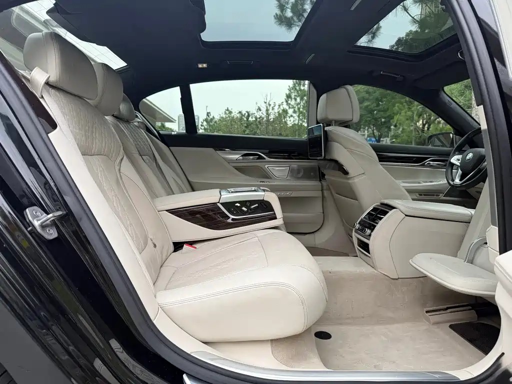 BMW 7 Series 2016 — фото 10