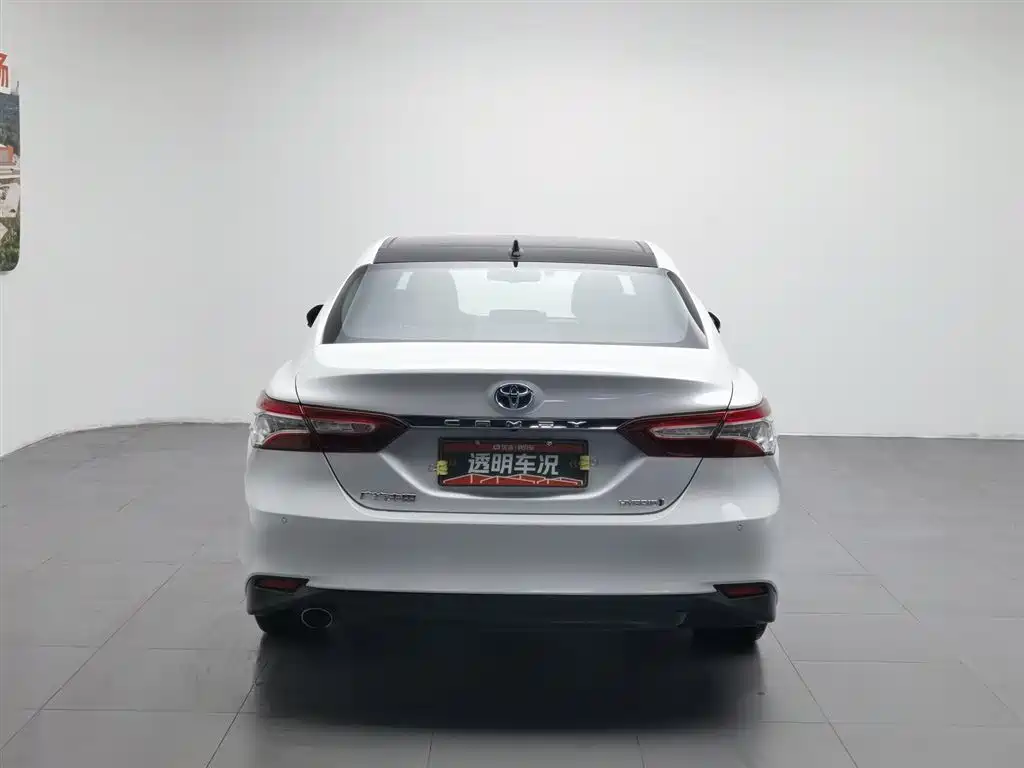 Toyota Camry 2023 — фото 4