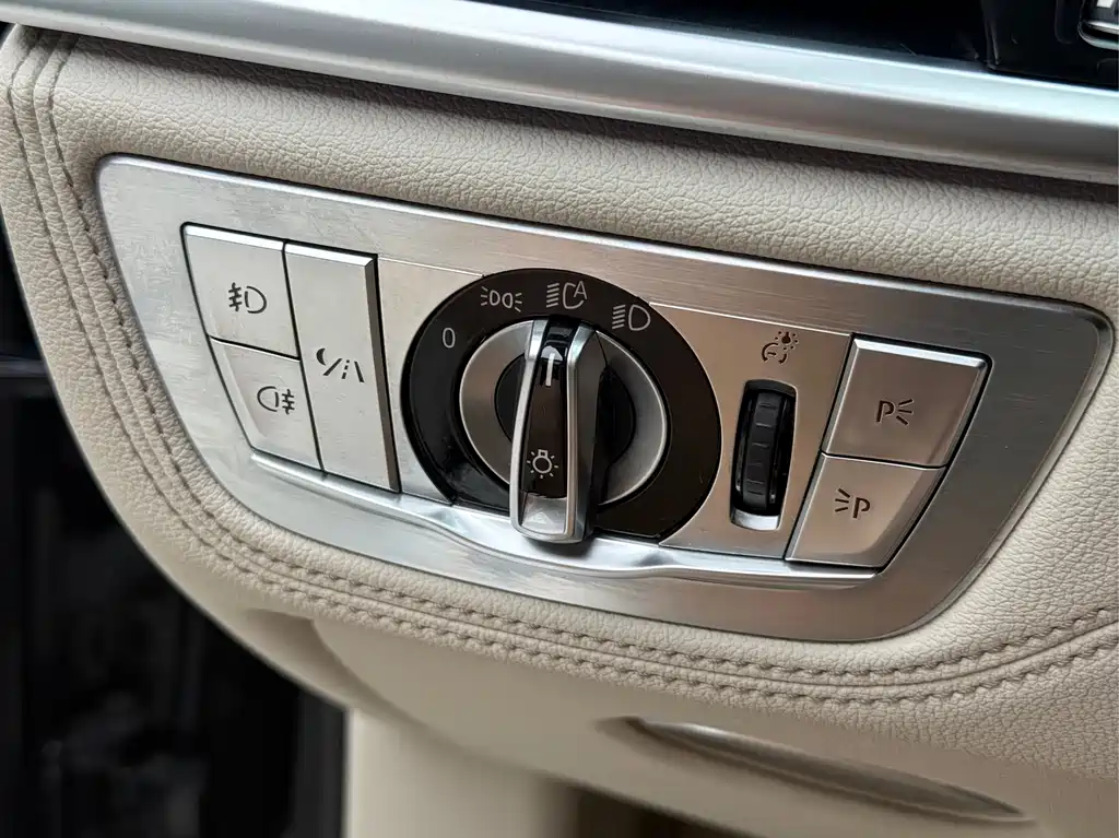 BMW 7 Series 2016 — фото 13
