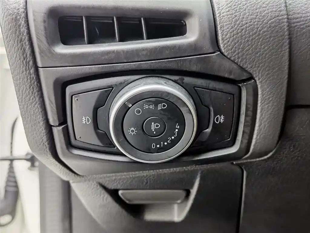 Ford Focus 2016 — фото 21