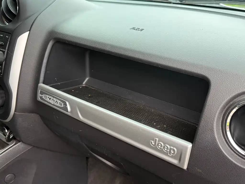 Jeep Compass 2015 — фото 21