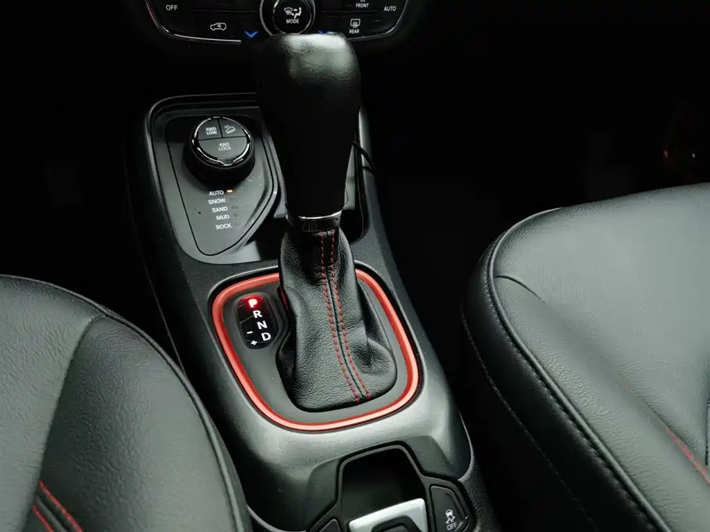 Jeep Compass 2017 — фото 13