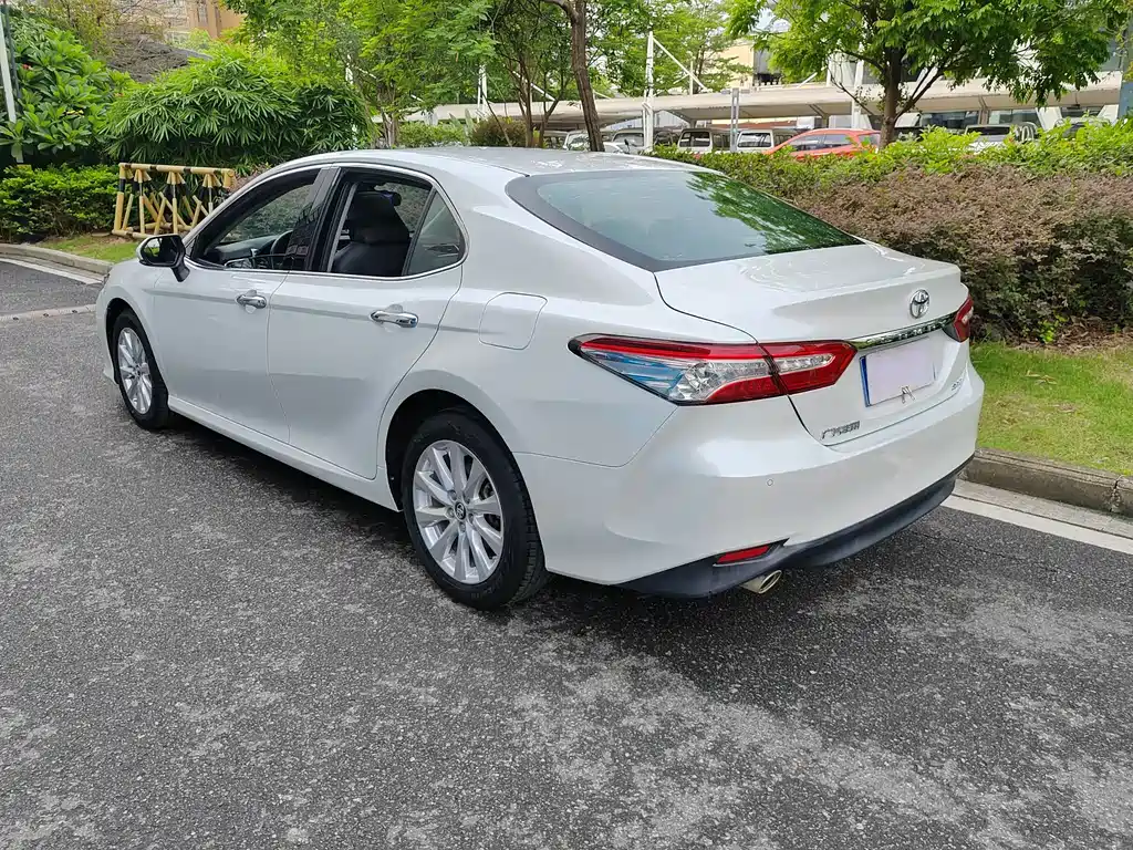 Toyota Camry 2019 — фото 5