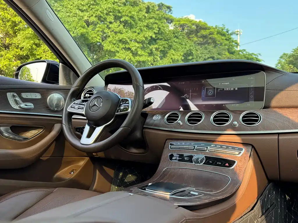 Mercedes-Benz E-Class 2019 — фото 12