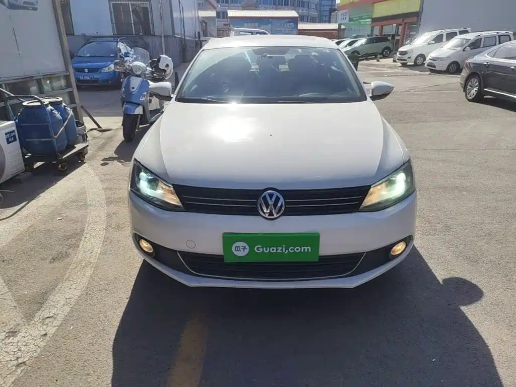 Volkswagen Sagitar 2014