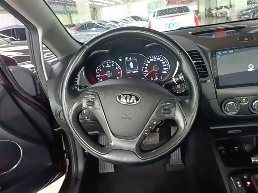 Kia K3 2017 — фото 11