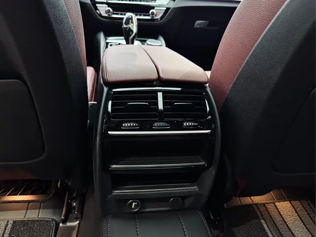 BMW 5 Series 2018 — фото 18