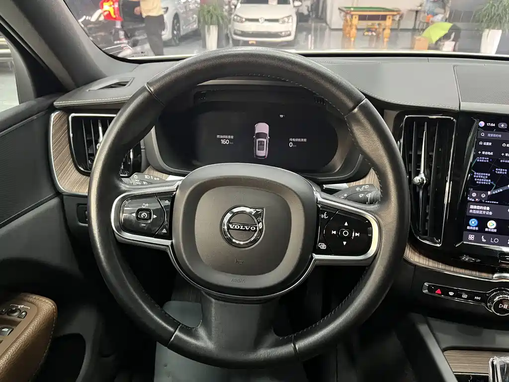 Volvo XC60 PHEV 2021 — фото 13