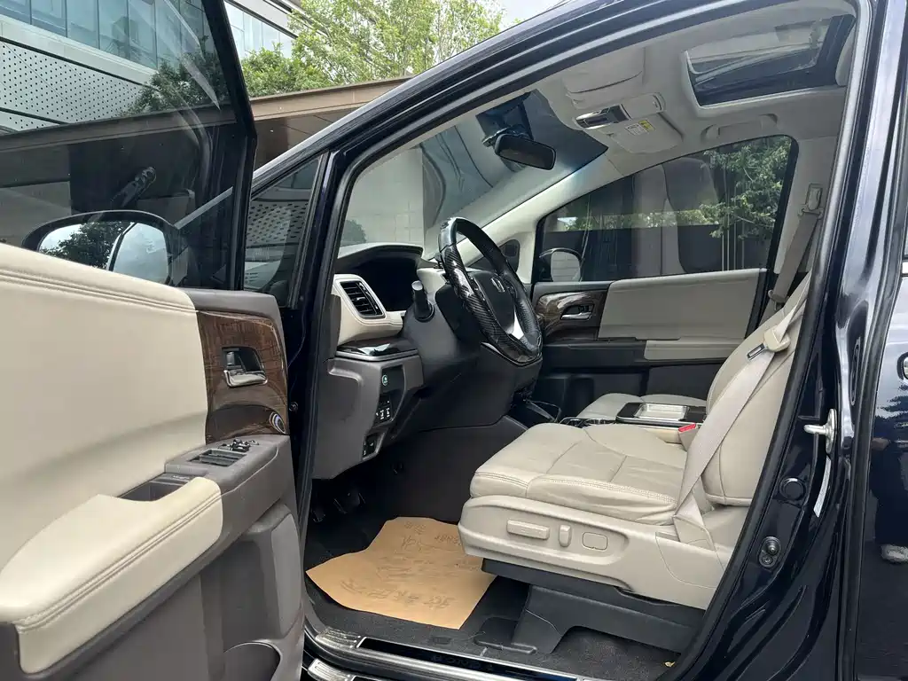 Honda Odyssey 2017 — фото 10
