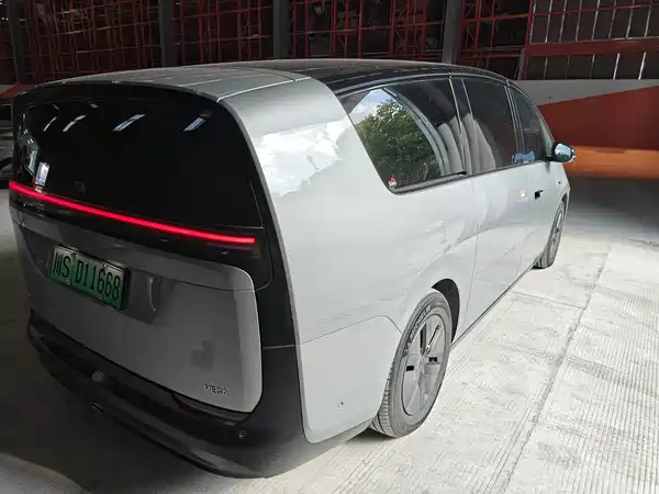 Li Auto MEGA 2024