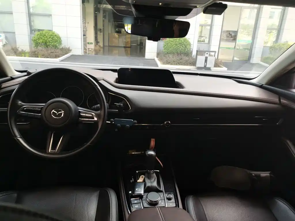 Mazda CX-30 2022 — фото 10