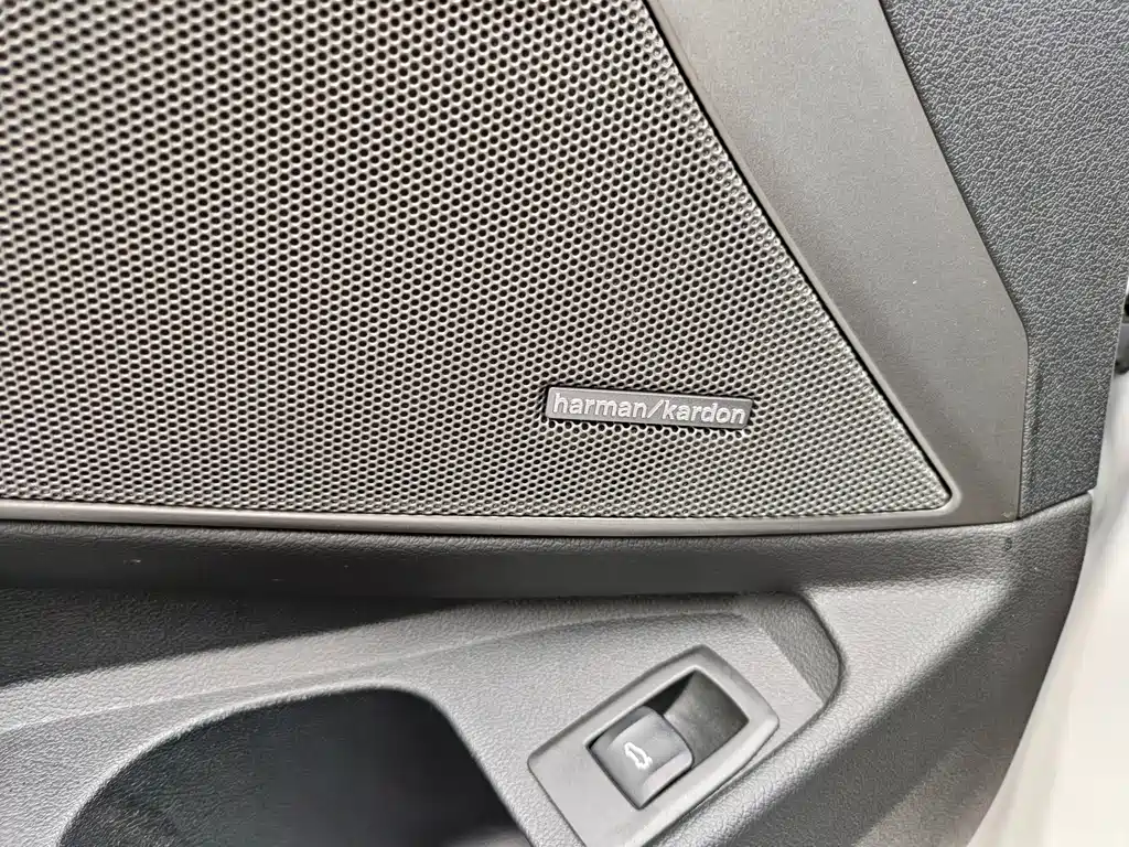 BMW 3 Series 2023 — фото 17