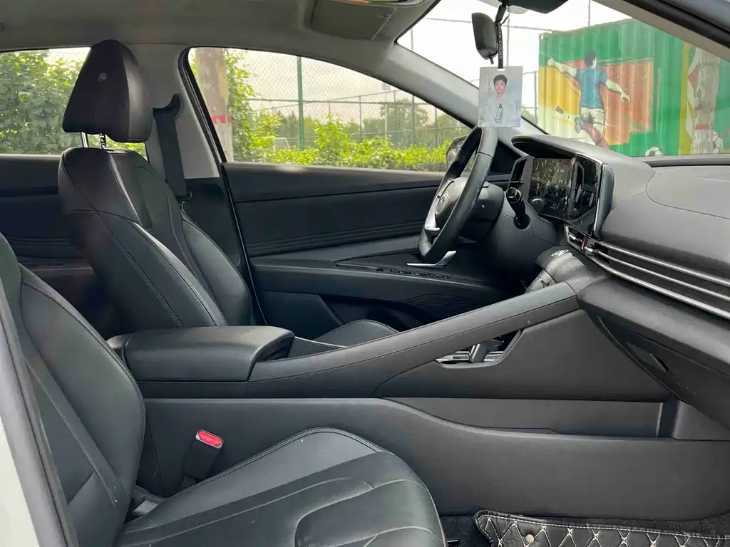 Hyundai Elantra 2022