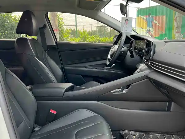 Hyundai Elantra 2022