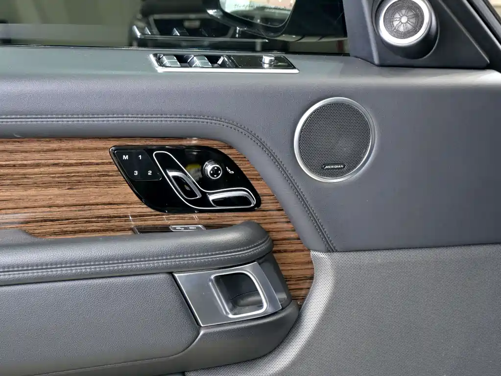 Land Rover Range Rover 2018 — фото 18