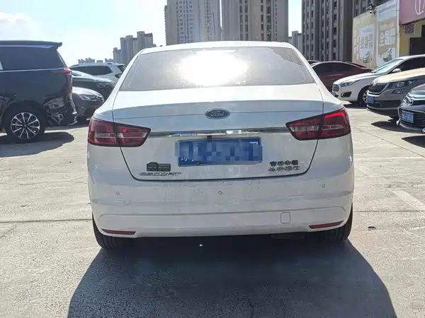 Ford Escort 2015
