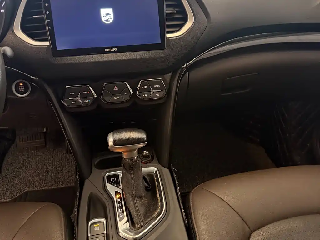 GAC Trumpchi GS4 2016 — фото 20