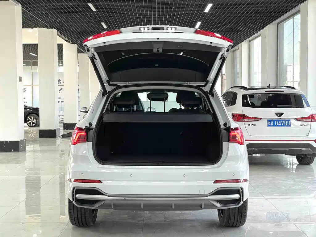 Audi Q3 2022 — фото 16