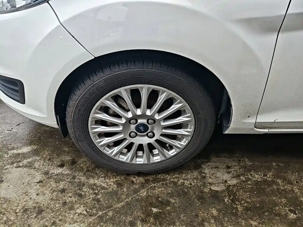 Ford Fiesta 2013 — фото 25