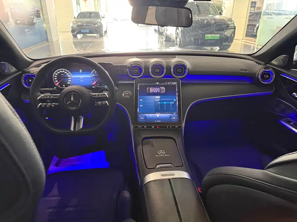 Mercedes-Benz C-Class 2023 — фото 9