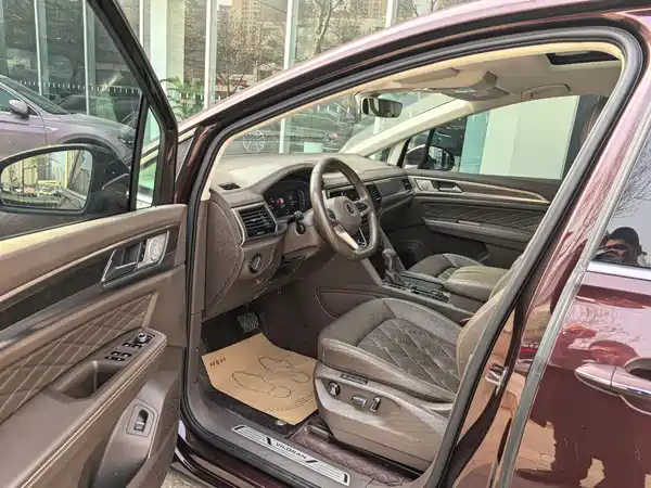 Volkswagen Viloran 2020
