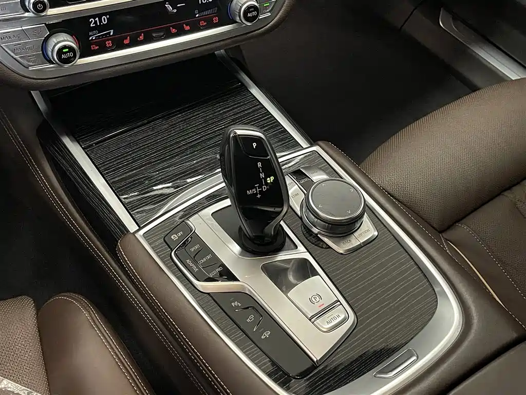 BMW 7 Series 2019 — фото 19