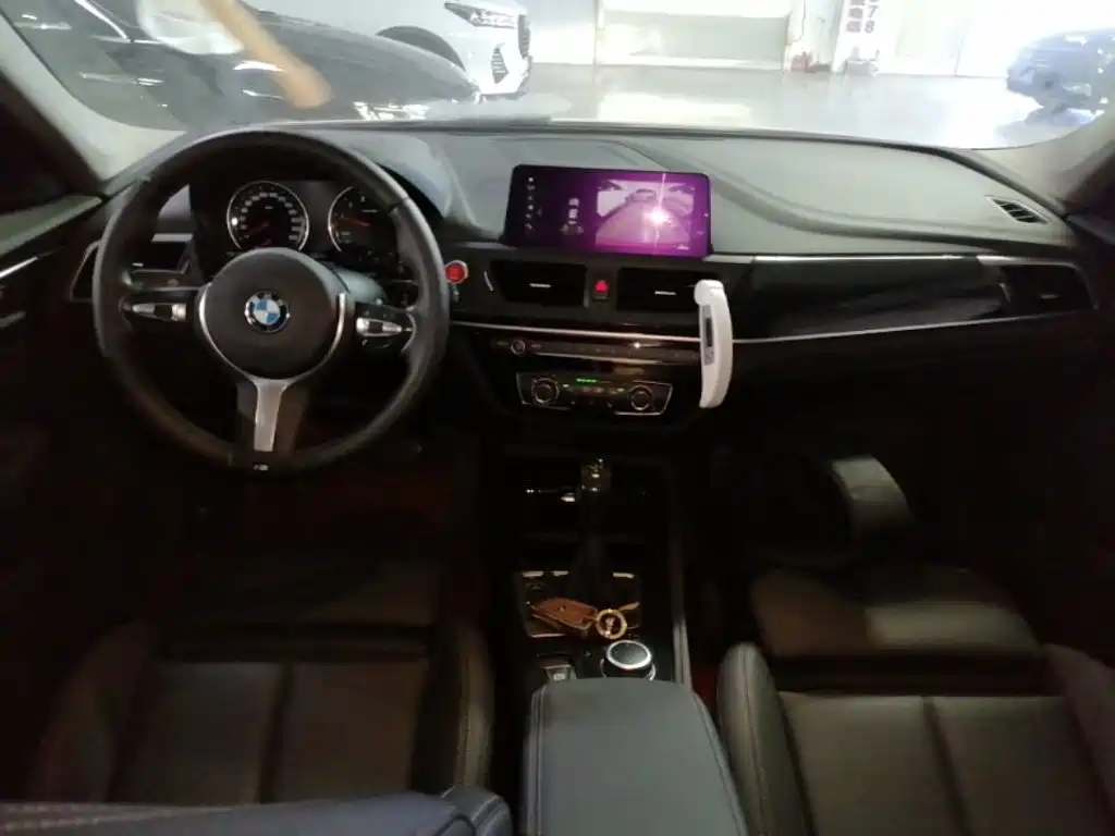 BMW 1 Series 2019 — фото 10