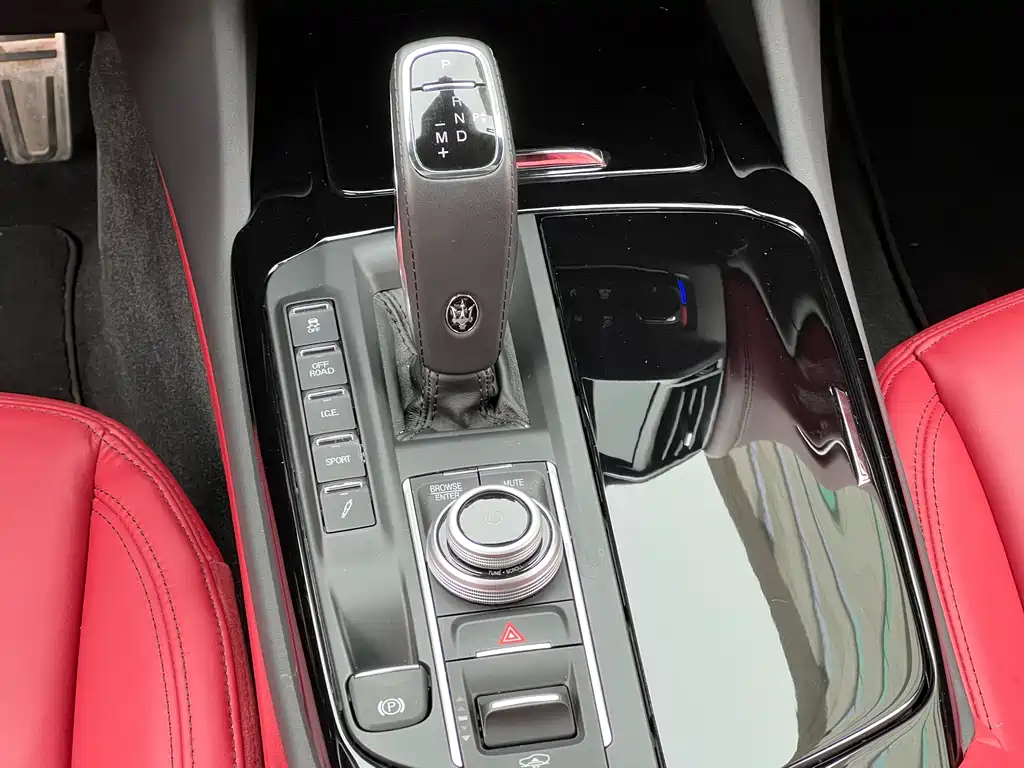 Maserati Levante 2023 — фото 18