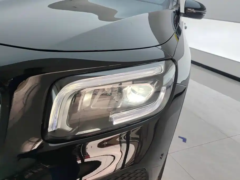 Mercedes-Benz GLB 2023