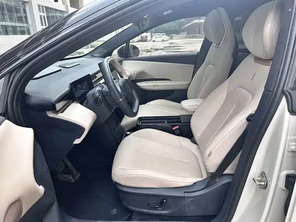 Lynk & Co Z20 2025