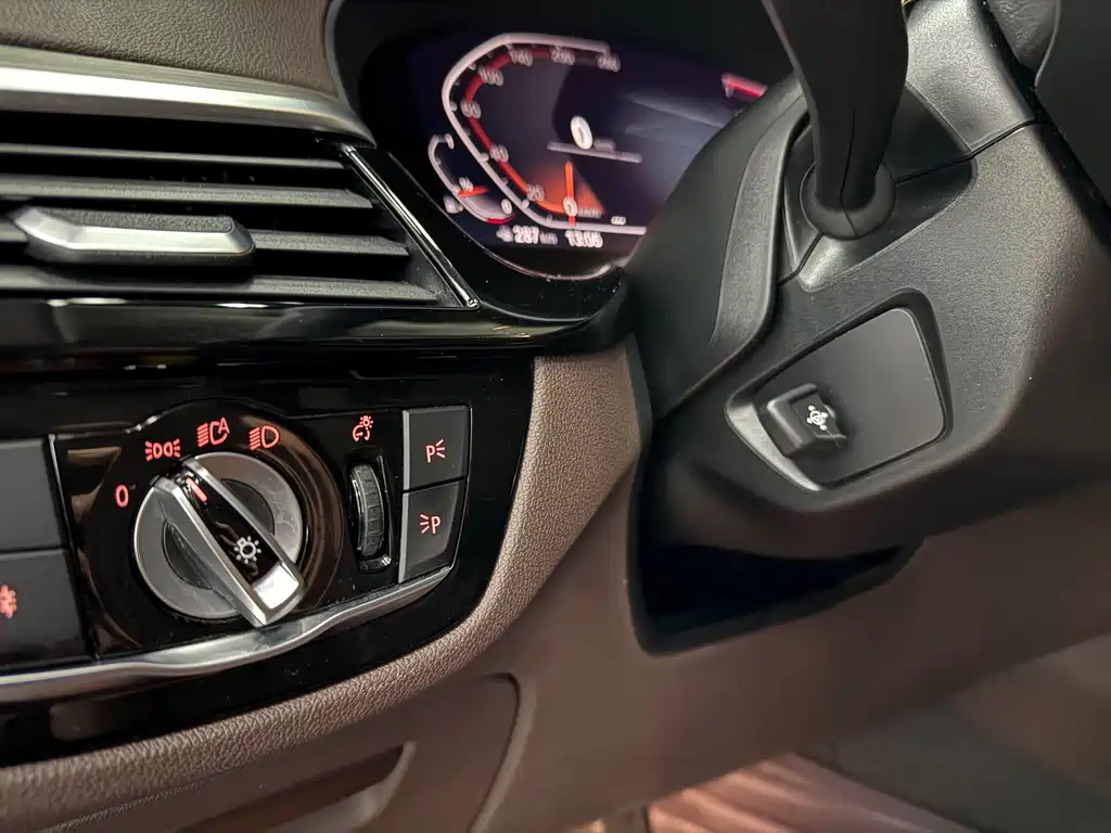 BMW 5 Series 2020 — фото 15
