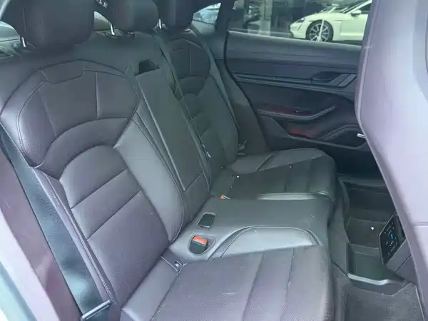 Porsche Taycan 2021