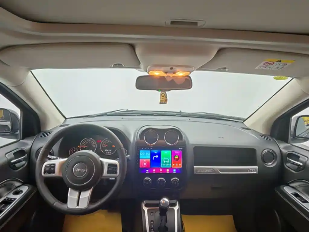 Jeep Compass 2015 — фото 16