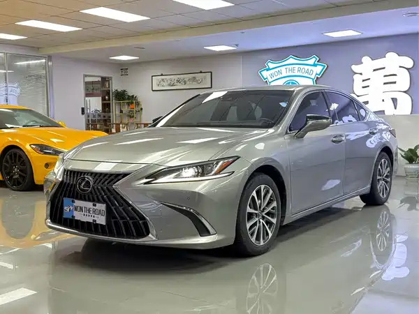 Lexus ES 2023