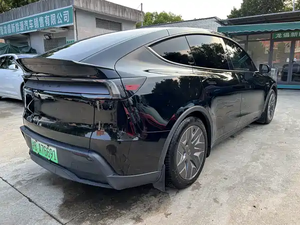 Tesla Model Y L 2025