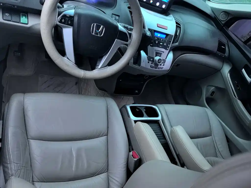 Honda Odyssey 2015 — фото 7